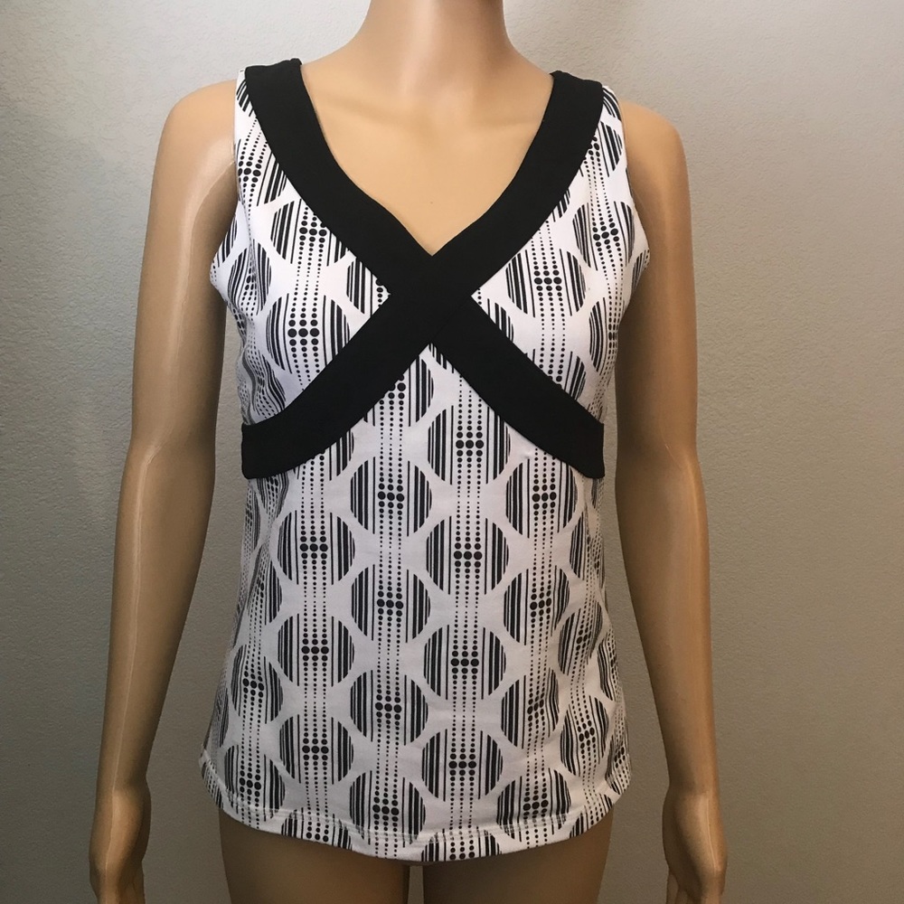 Lululemon black and white tank